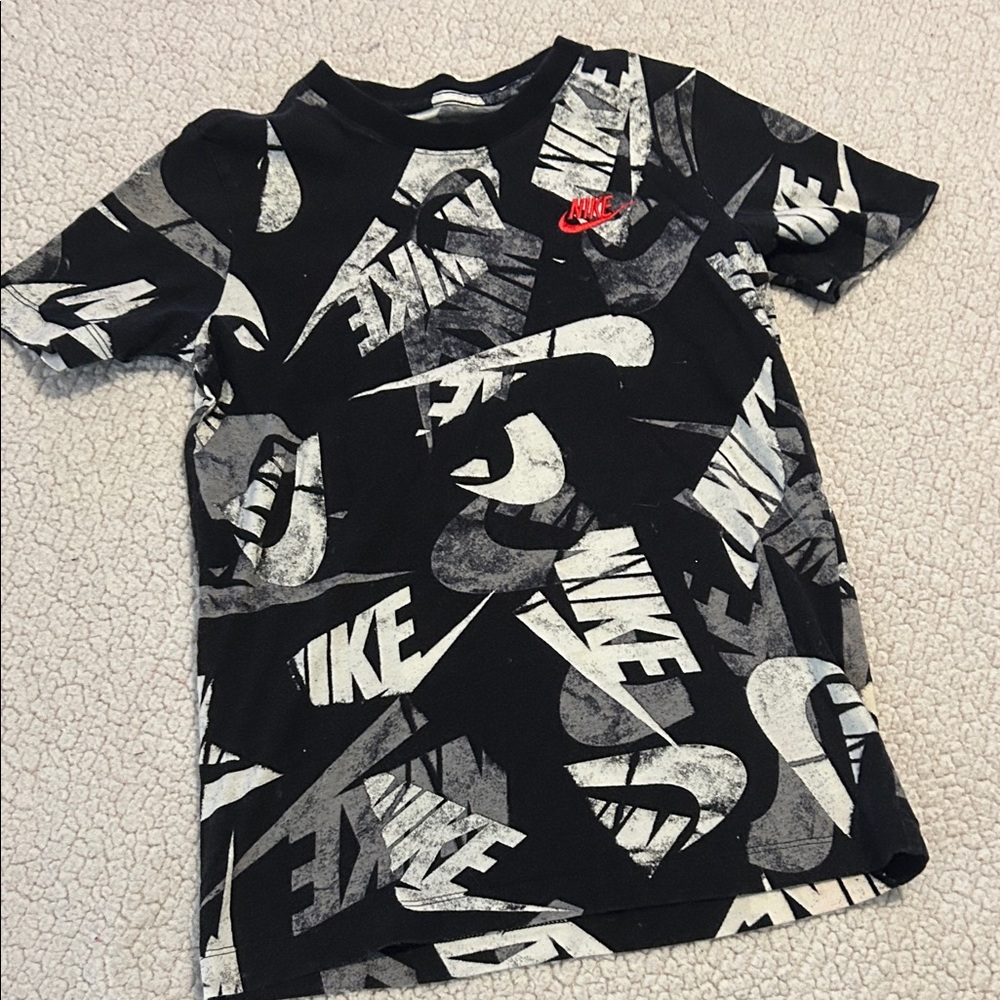 Nike Kids Black and Gray Graphic Tee